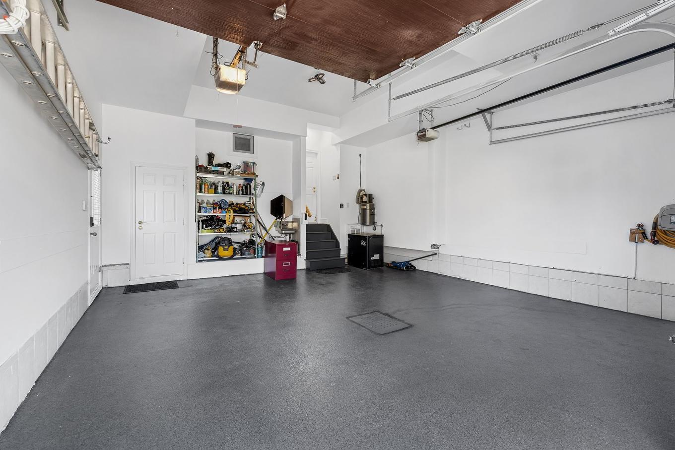 Garage - 4951 Rue Taillefer, Montréal (Pierrefonds-Roxboro), QC - Indoor Photo Showing Garage