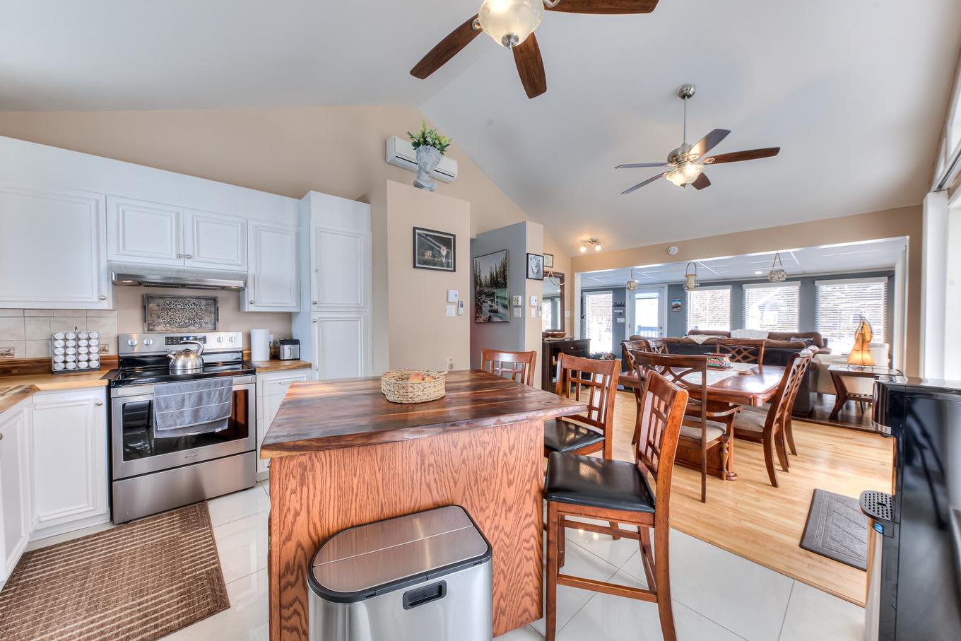 Cuisine - 471 Av. De Venise O., Venise-En-Québec, QC - Indoor Photo Showing Other Room