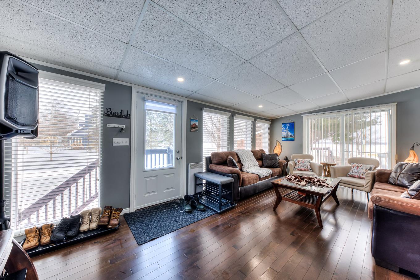Salon - 471 Av. De Venise O., Venise-En-Québec, QC - Indoor Photo Showing Living Room