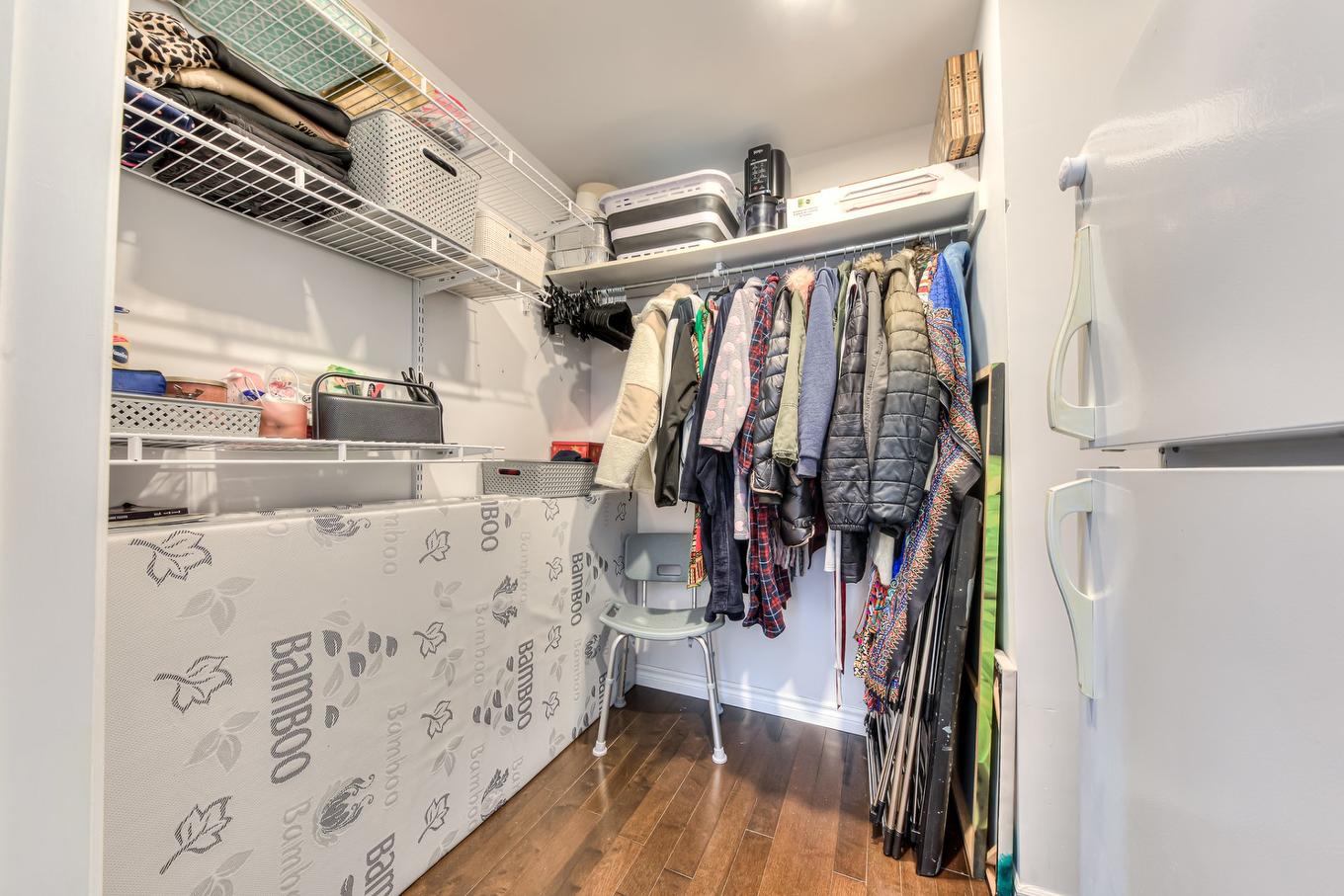 Penderie (Walk-in) - 471 Av. De Venise O., Venise-En-Québec, QC - Indoor With Storage