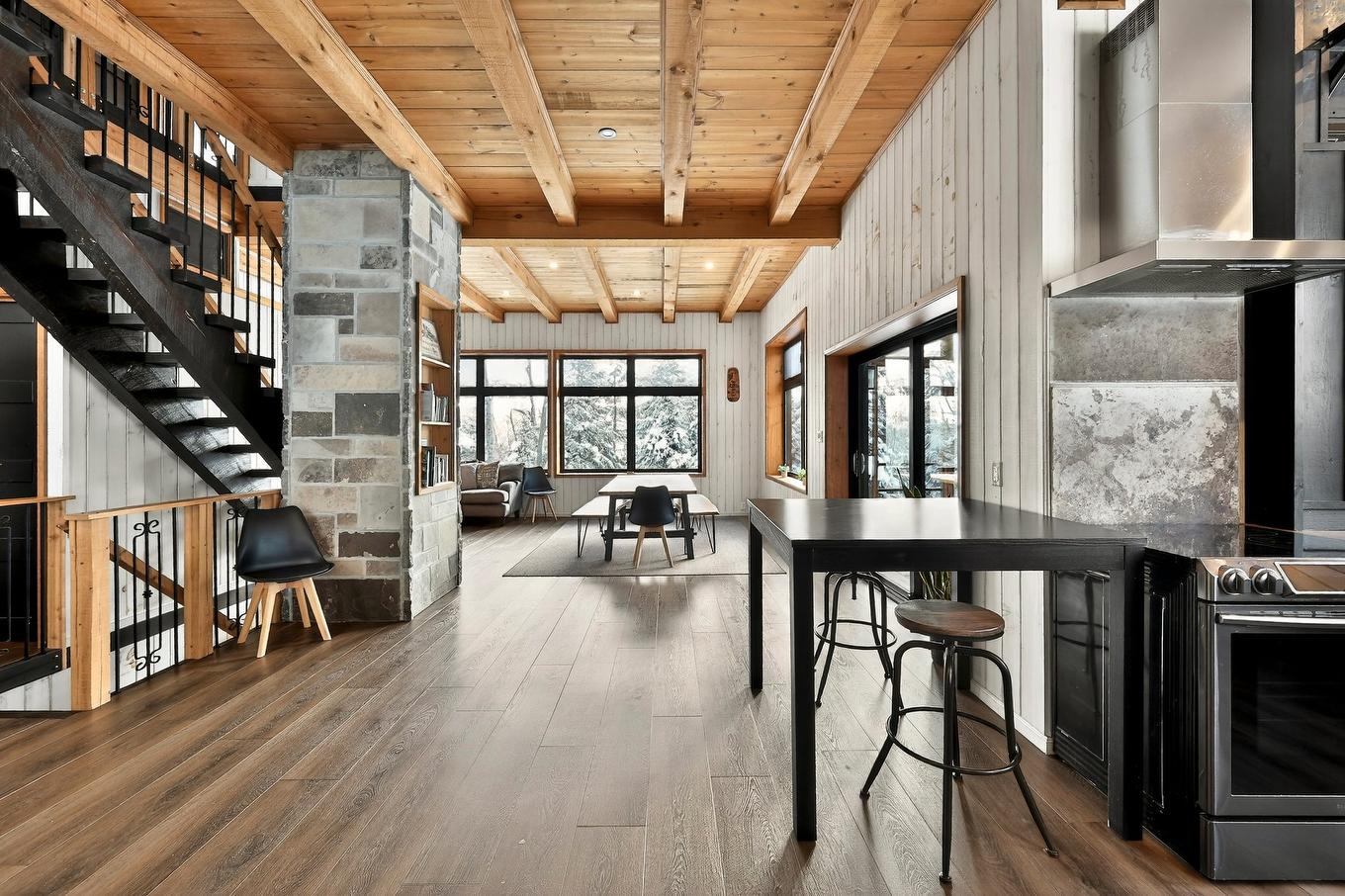 Salle à manger - 599 Ch. De L'Artisan, Sainte-Lucie-Des-Laurentides, QC - Indoor Photo Showing Other Room