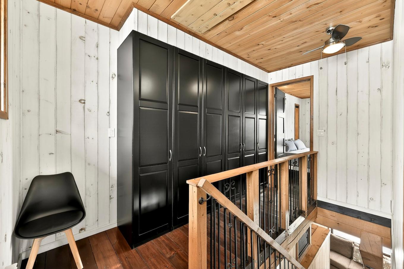 Corridor - 599 Ch. De L'Artisan, Sainte-Lucie-Des-Laurentides, QC - Indoor Photo Showing Other Room