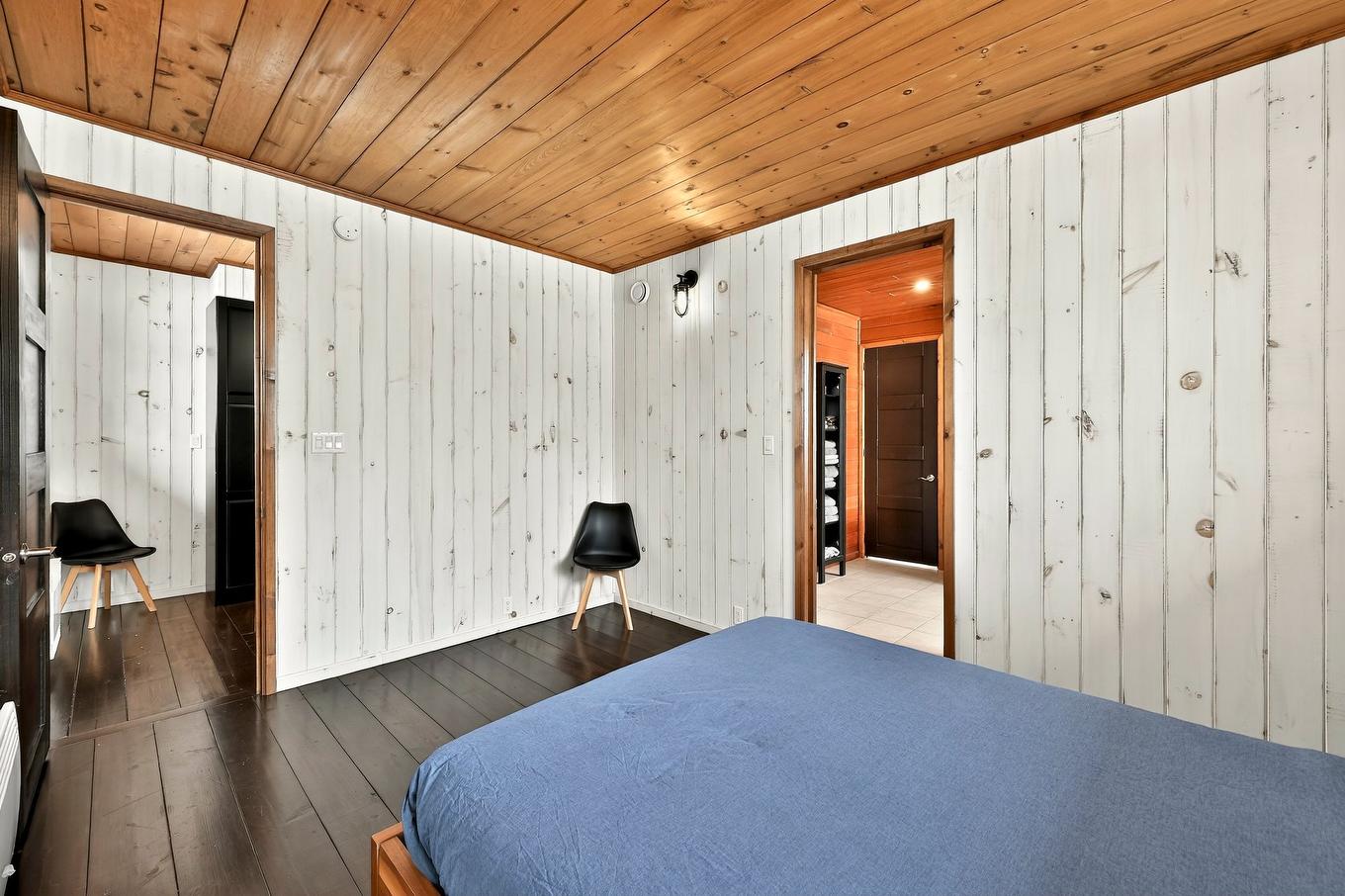 Chambre à coucher - 599 Ch. De L'Artisan, Sainte-Lucie-Des-Laurentides, QC - Indoor Photo Showing Bedroom