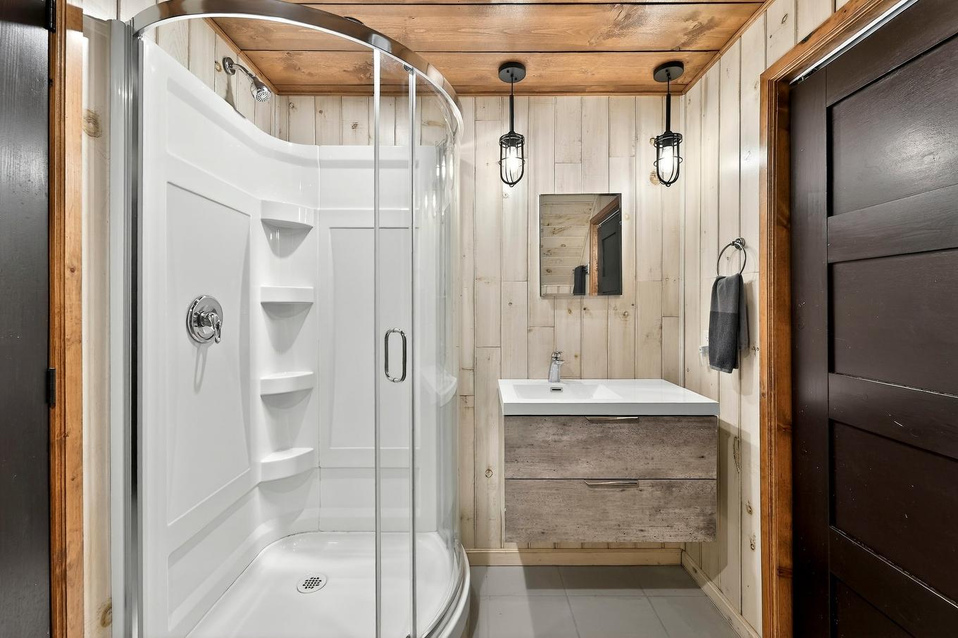 Salle de bains - 599 Ch. De L'Artisan, Sainte-Lucie-Des-Laurentides, QC - Indoor Photo Showing Bathroom