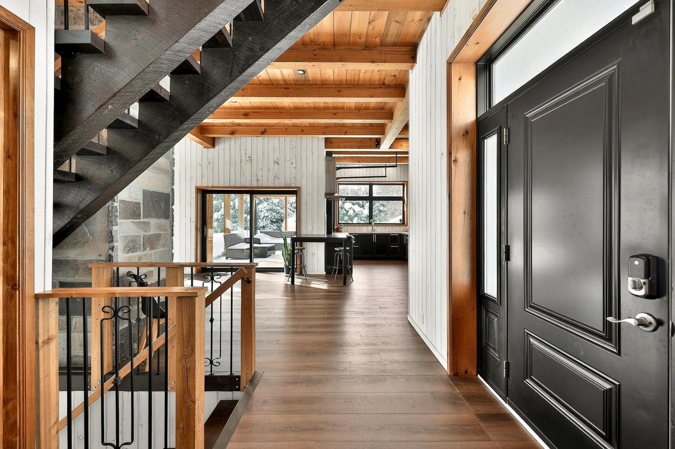 Hall d'entrée/Vestibule - 599 Ch. De L'Artisan, Sainte-Lucie-Des-Laurentides, QC - Indoor Photo Showing Other Room