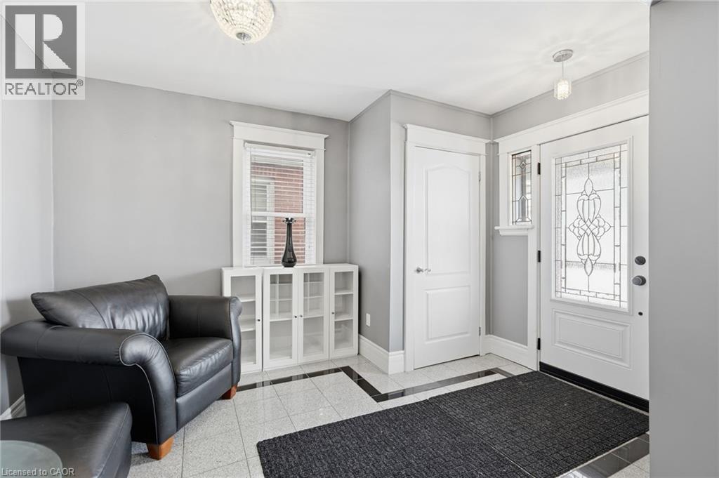 134 Balsam Avenue N, Hamilton, ON - Indoor