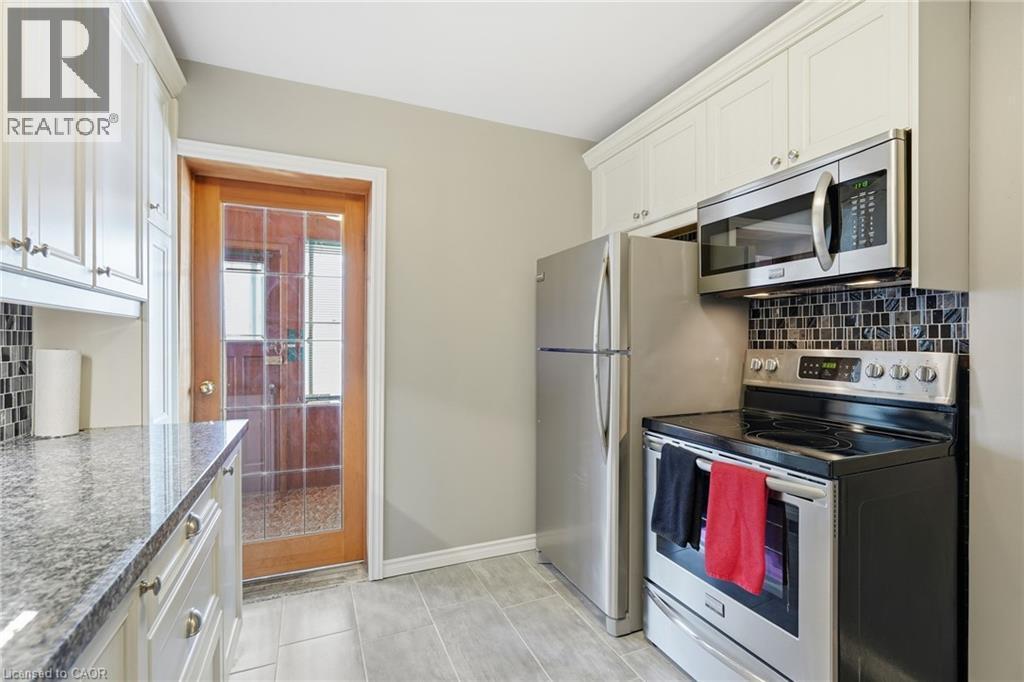 134 Balsam Avenue N, Hamilton, ON - Indoor Photo Showing Kitchen With Stainless Steel Kitchen With Upgraded Kitchen