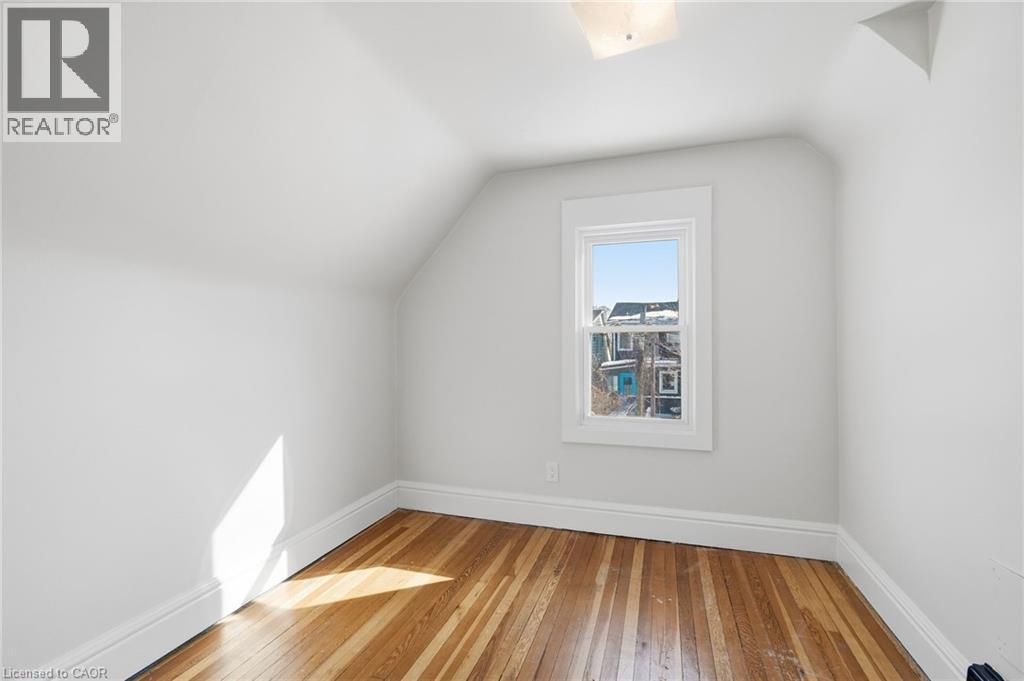 134 Balsam Avenue N, Hamilton, ON - Indoor Photo Showing Other Room