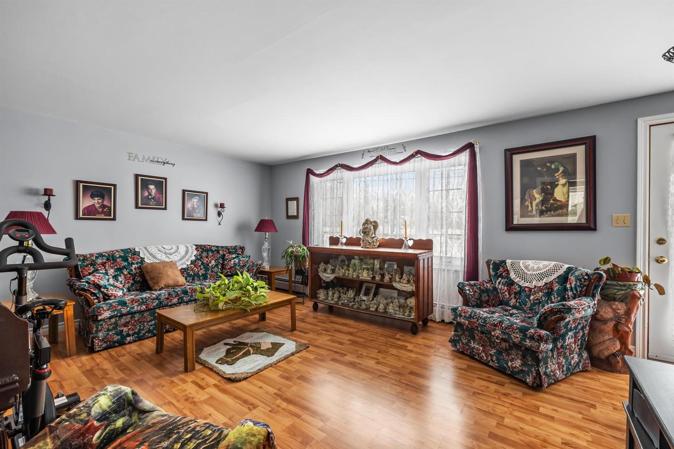 467 Route 2, Souris West, PE - Indoor Photo Showing Living Room