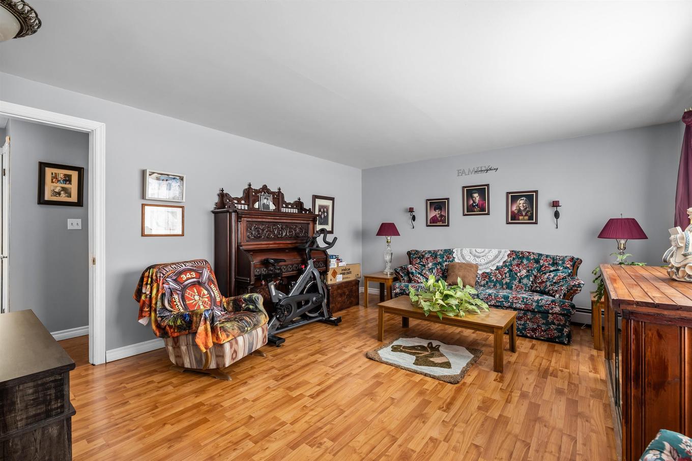 467 Route 2, Souris West, PE - Indoor Photo Showing Living Room