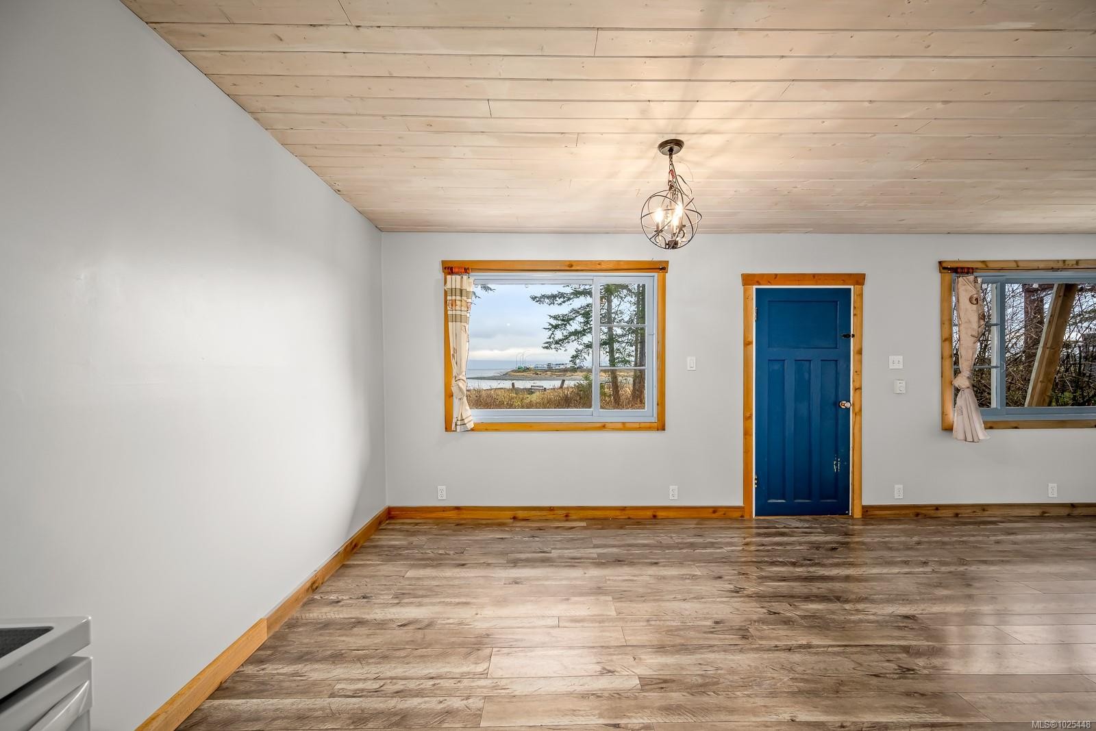 1426 Wilkinson Rd, Comox, BC