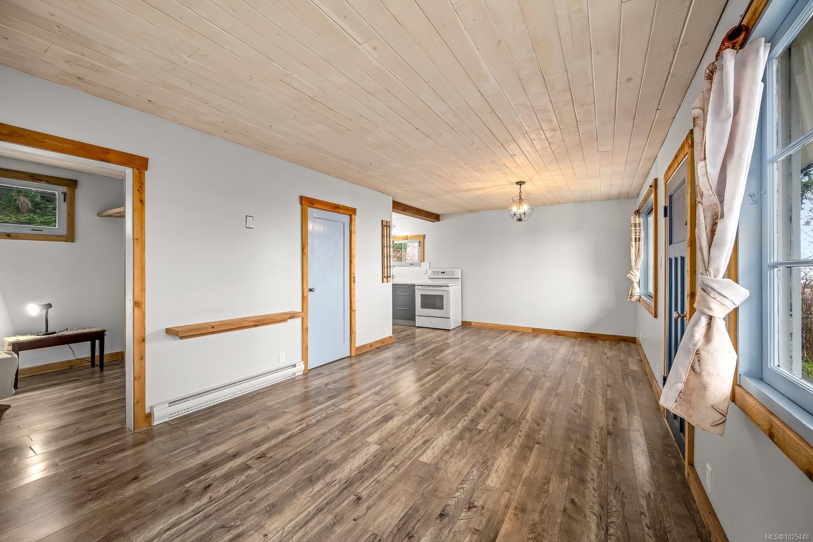 1426 Wilkinson Rd, Comox, BC