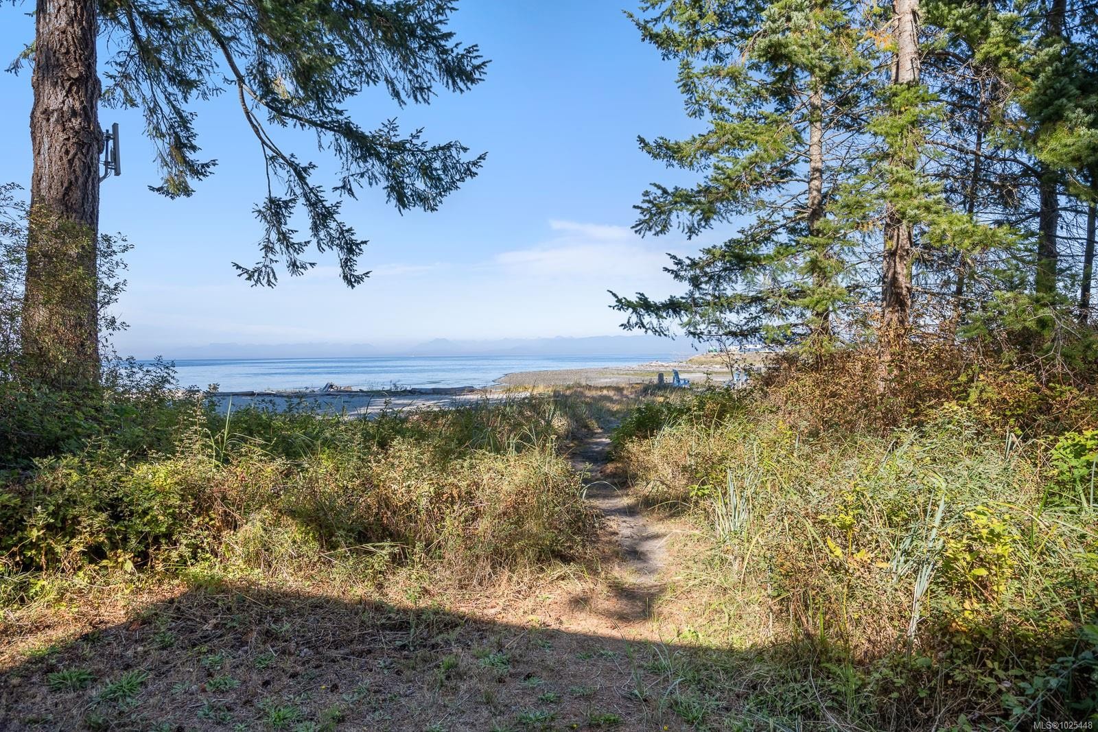 1426 Wilkinson Rd, Comox, BC