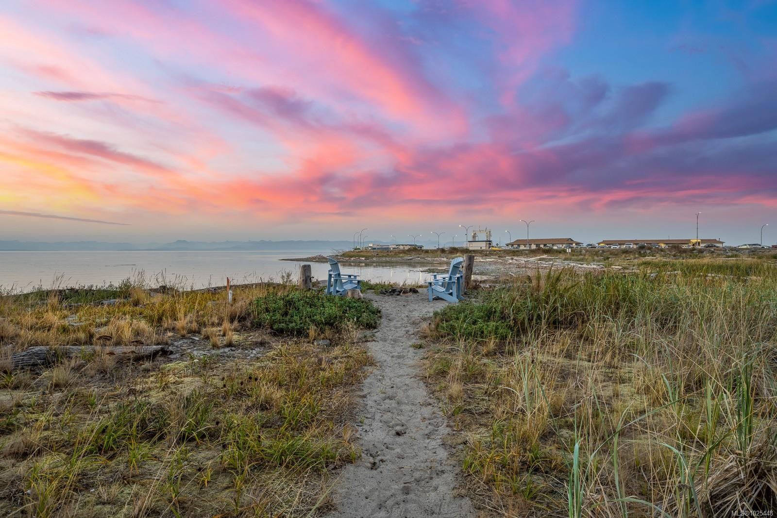 1426 Wilkinson Rd, Comox, BC