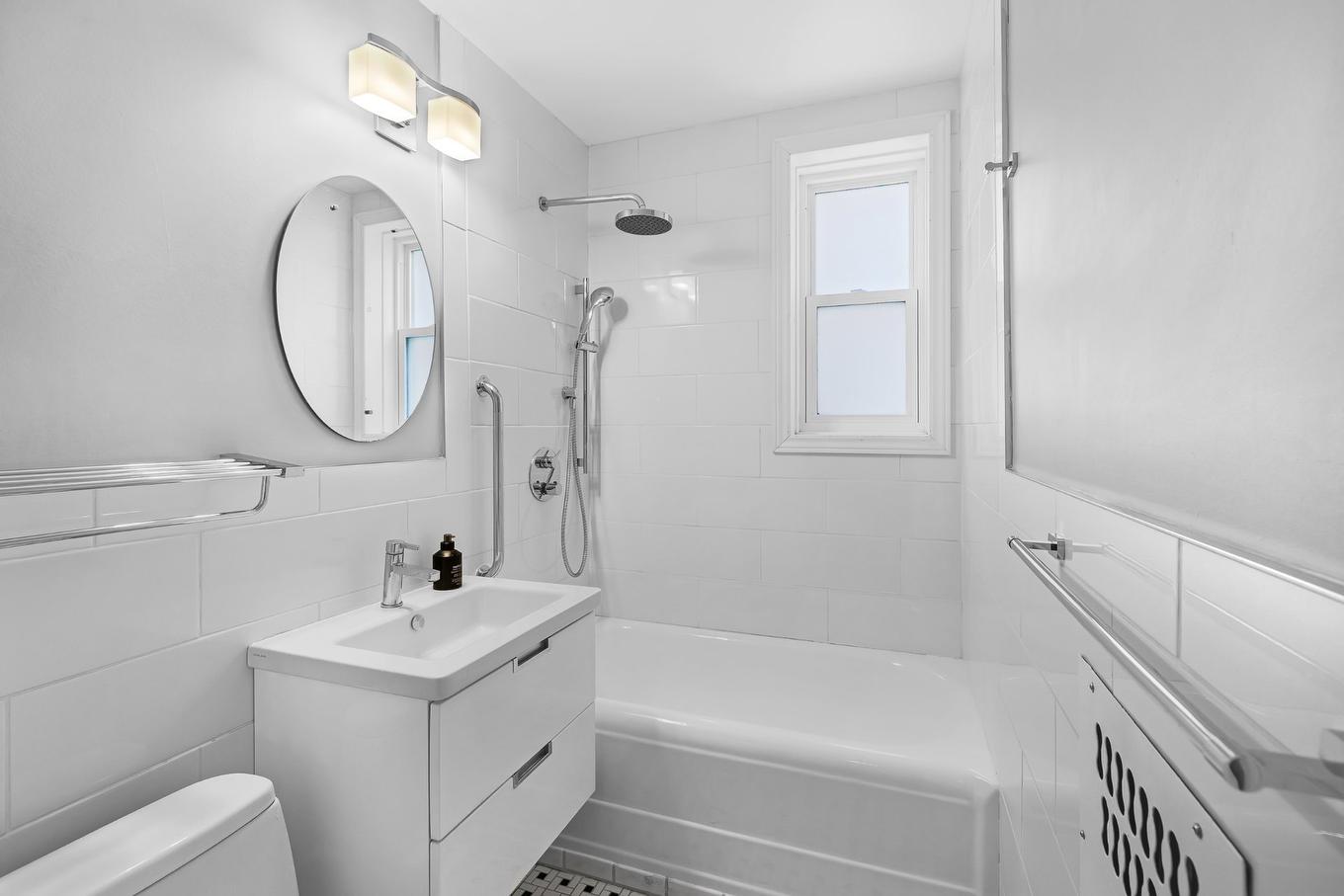 Bathroom - 1-4645 Boul. Grand, Montréal (Côte-Des-Neiges/Notre-Dame-De-Grâce), QC - Indoor Photo Showing Bathroom