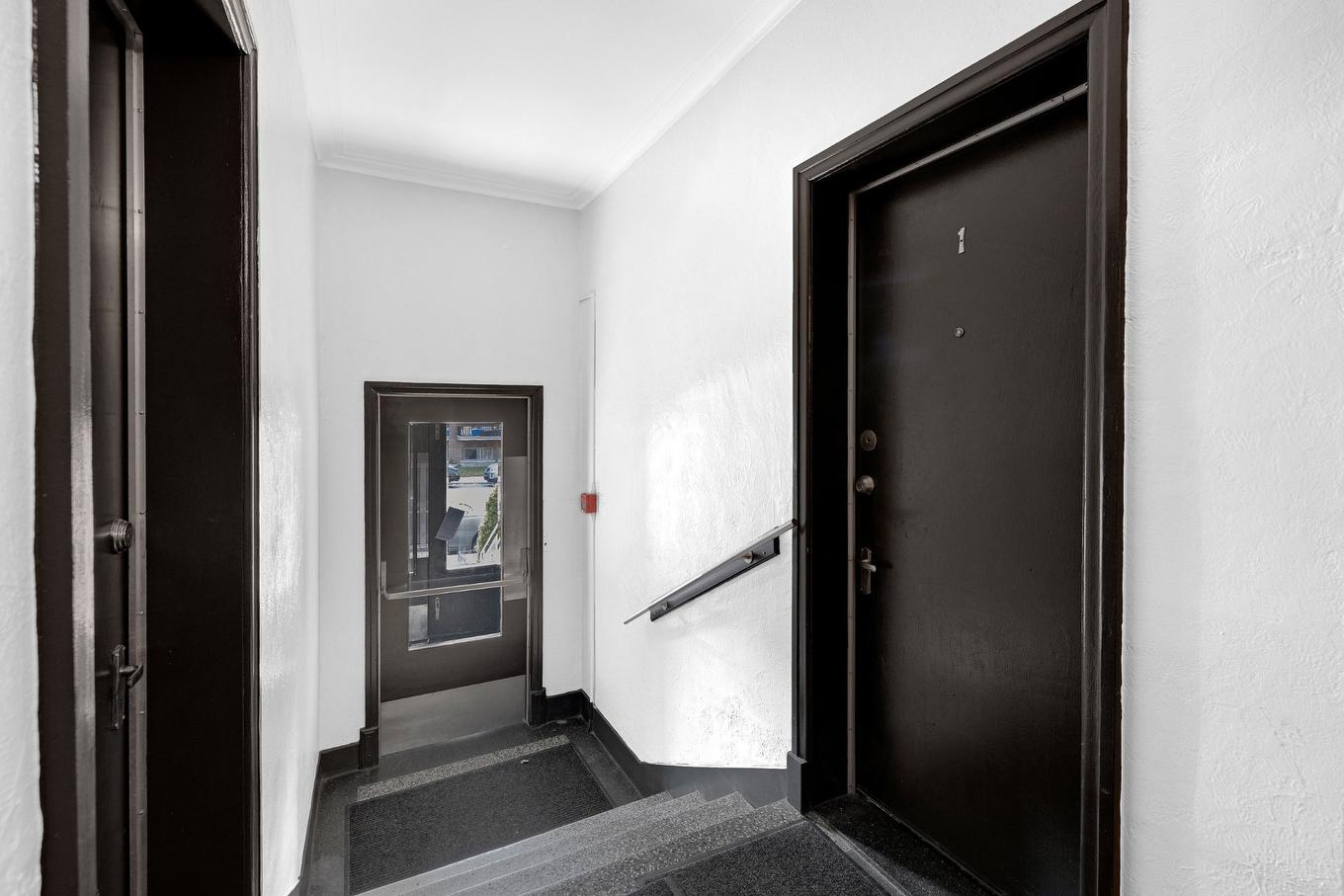 Hall - 1-4645 Boul. Grand, Montréal (Côte-Des-Neiges/Notre-Dame-De-Grâce), QC - Photo Showing Other Room