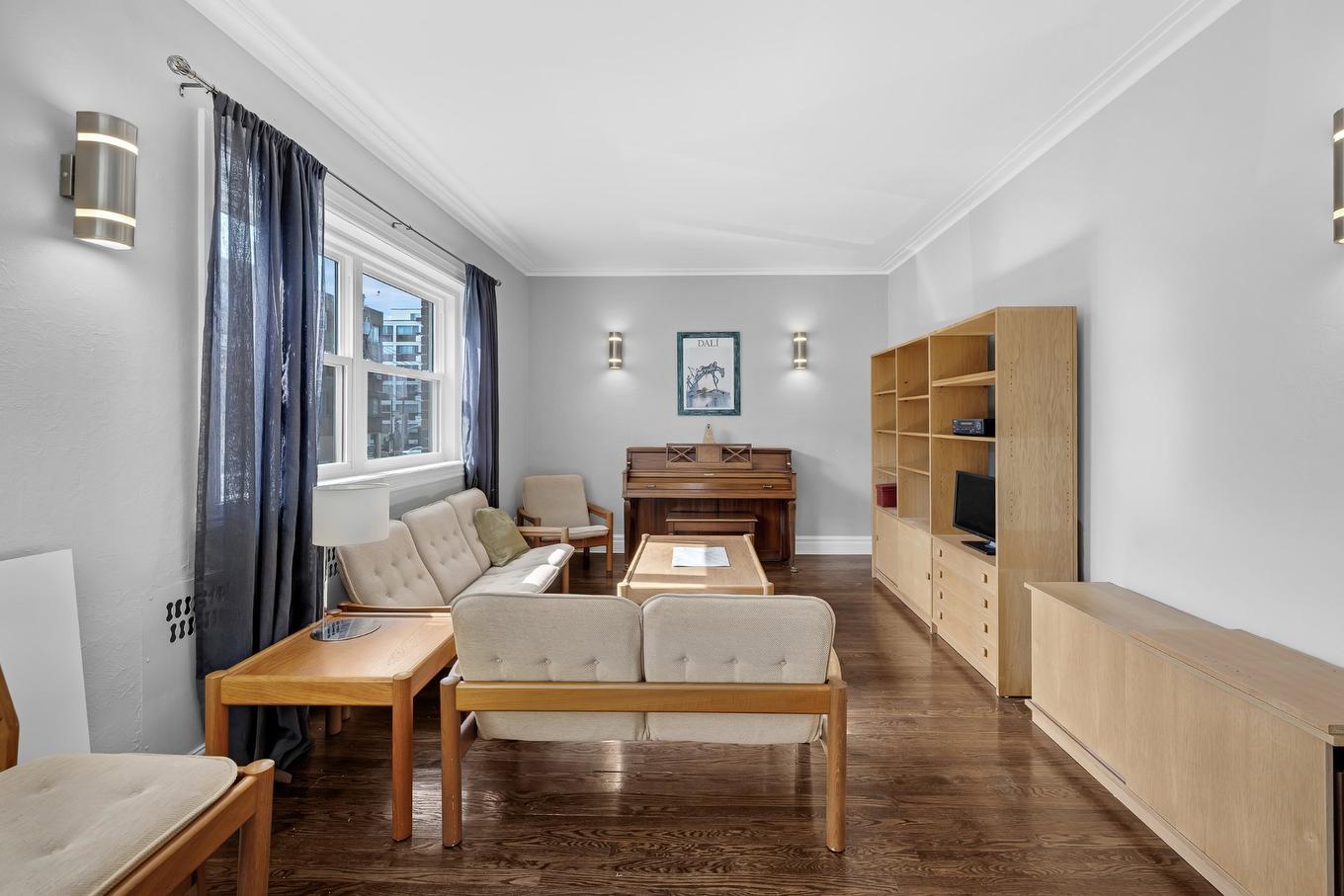 Living room - 1-4645 Boul. Grand, Montréal (Côte-Des-Neiges/Notre-Dame-De-Grâce), QC - Indoor Photo Showing Living Room