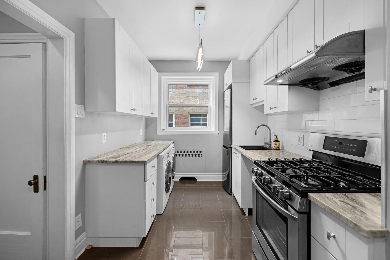 Kitchen - 1-4645 Boul. Grand, Montréal (Côte-Des-Neiges/Notre-Dame-De-Grâce), QC - Indoor Photo Showing Kitchen With Upgraded Kitchen