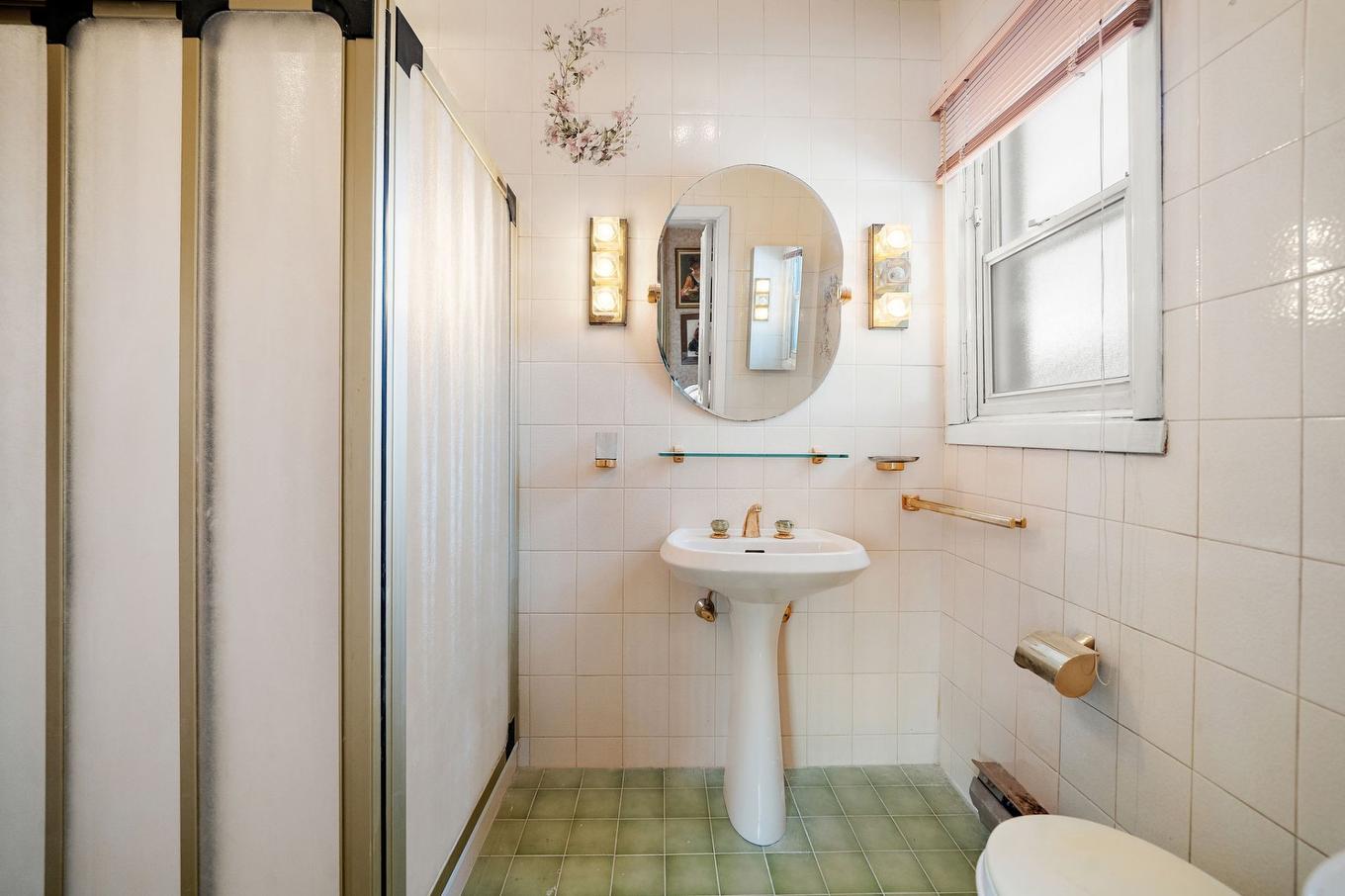 Ensuite bathroom - 2470 Rue Paton, Montréal (Saint-Laurent), QC - Indoor Photo Showing Bathroom