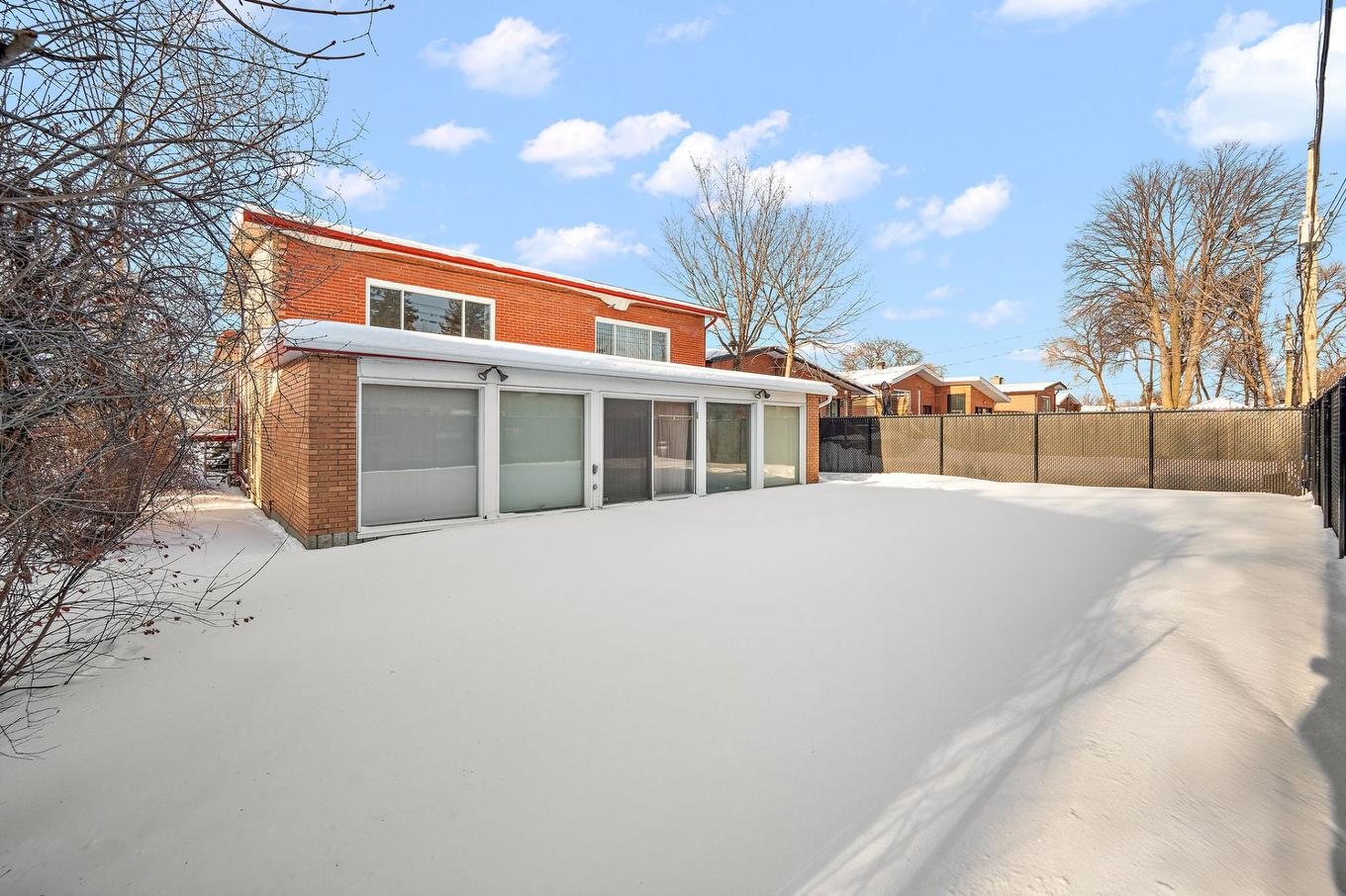 Backyard - 2470 Rue Paton, Montréal (Saint-Laurent), QC - Outdoor