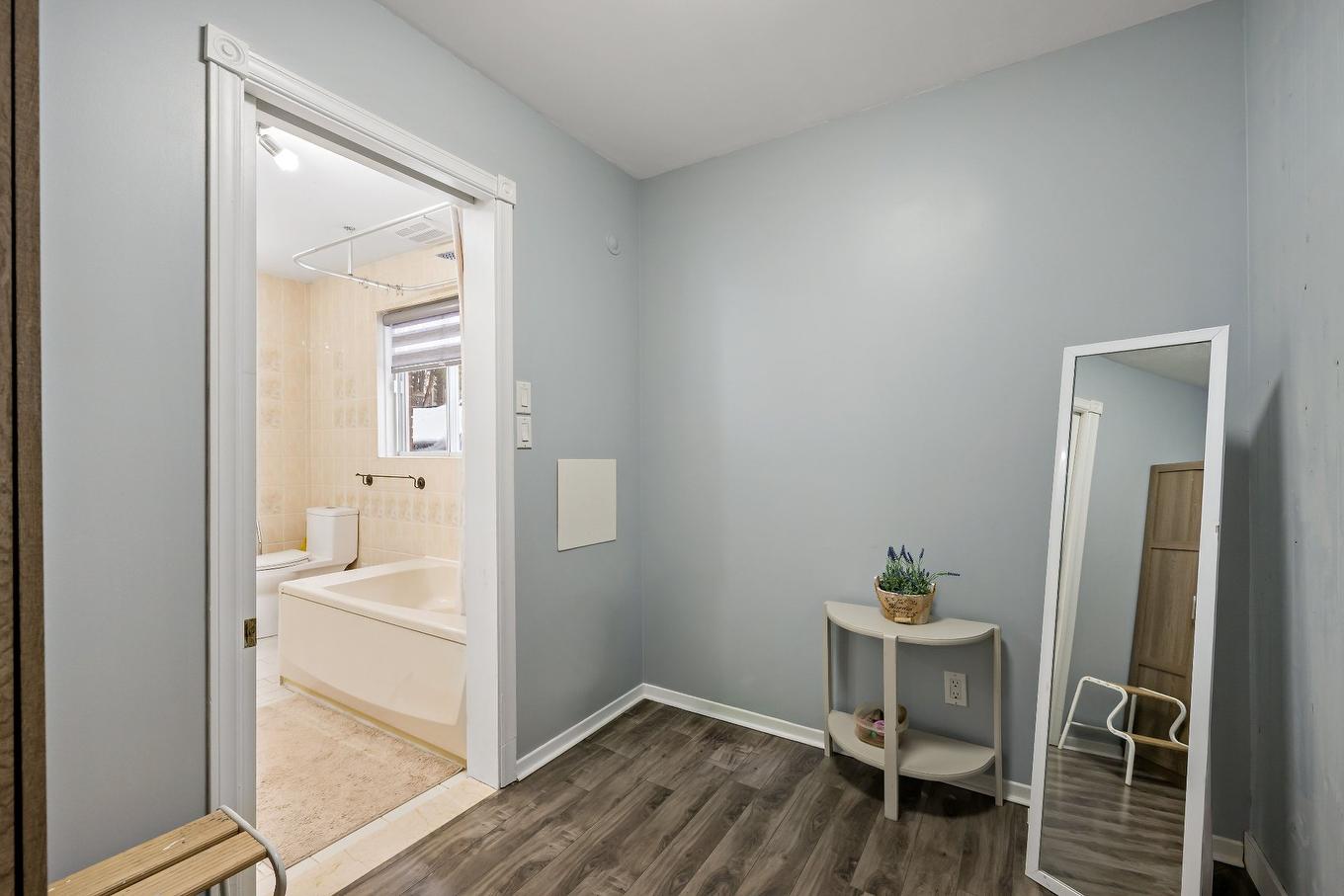 Boudoir - 300 Crois. Gérard-Côté, Mont-Tremblant, QC - Indoor Photo Showing Other Room