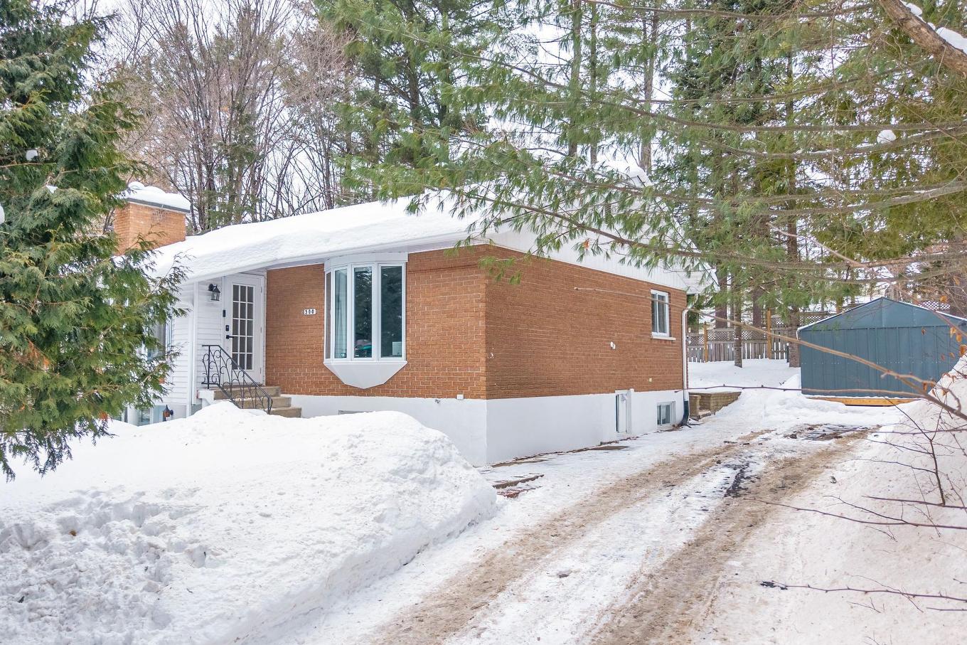 Façade - 300 Crois. Gérard-Côté, Mont-Tremblant, QC - Outdoor