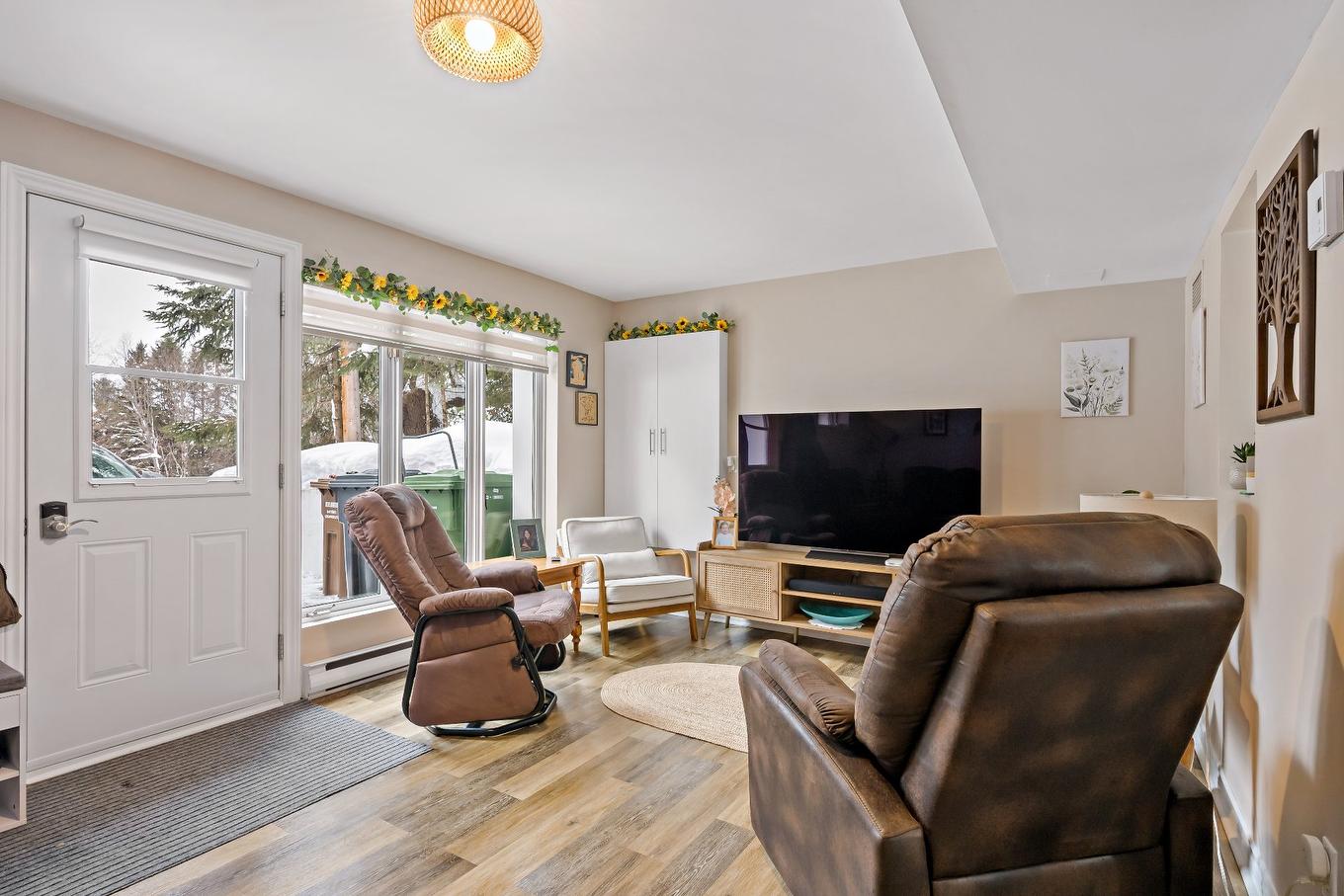 Salon - 300 Crois. Gérard-Côté, Mont-Tremblant, QC - Indoor Photo Showing Living Room