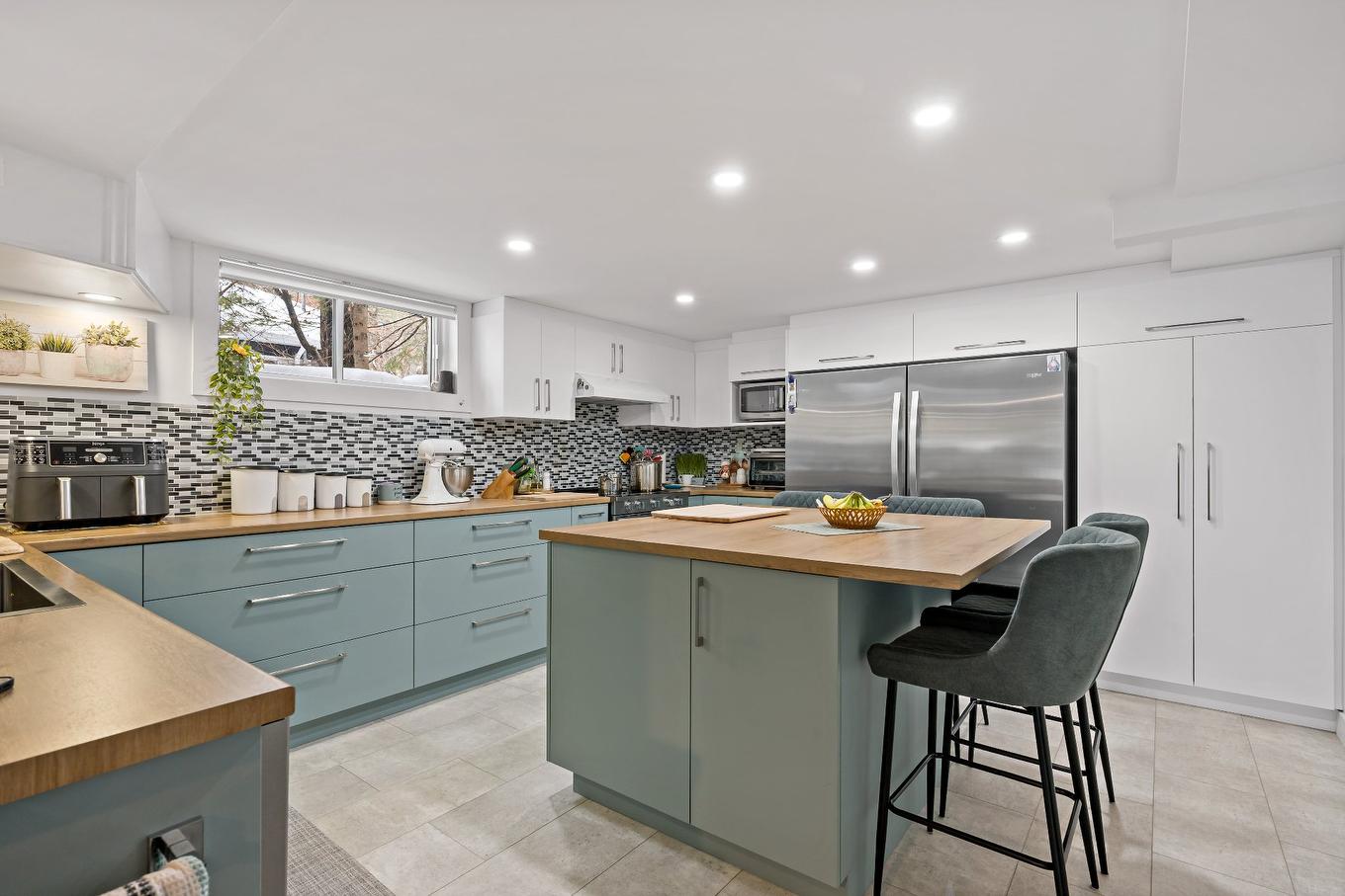 Cuisine - 300 Crois. Gérard-Côté, Mont-Tremblant, QC - Indoor Photo Showing Kitchen With Double Sink With Upgraded Kitchen