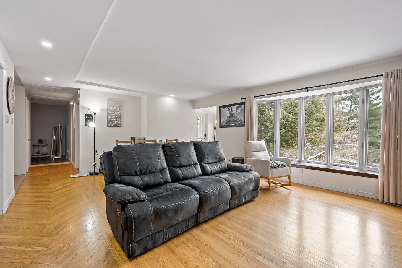 Salon - 300 Crois. Gérard-Côté, Mont-Tremblant, QC - Indoor Photo Showing Living Room