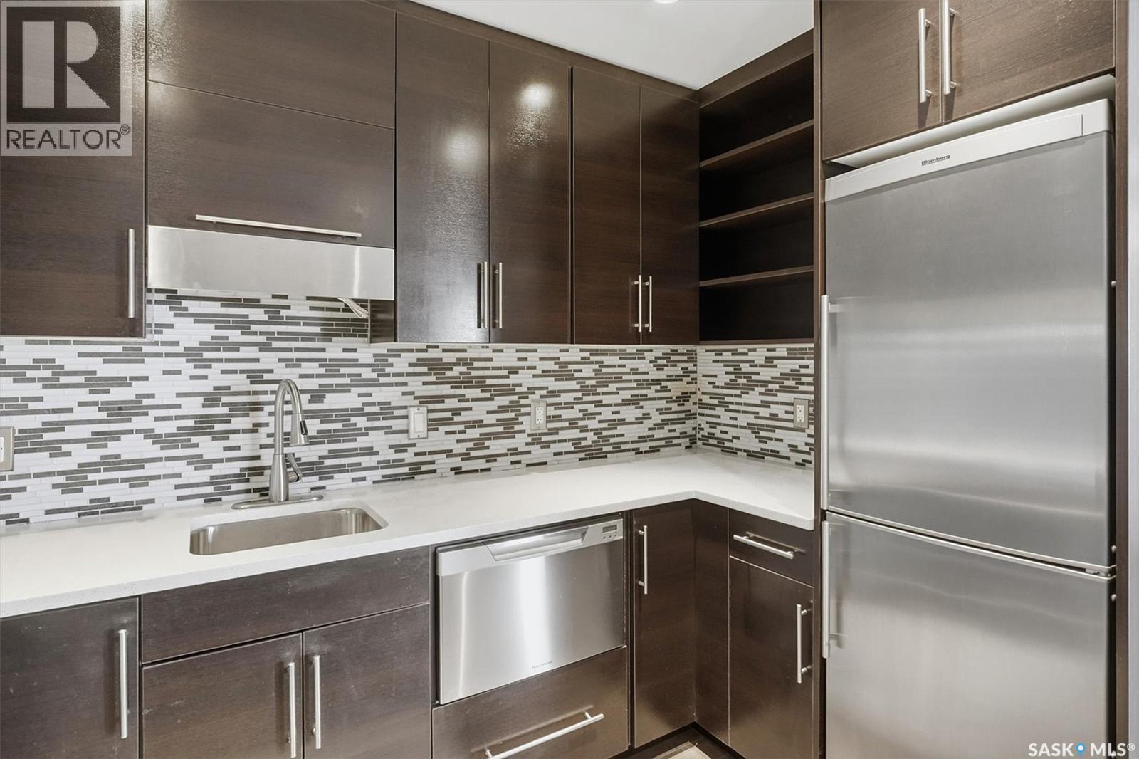 408 230 Slimmon Road, Saskatoon, SK - Indoor Photo Showing Kitchen With Upgraded Kitchen