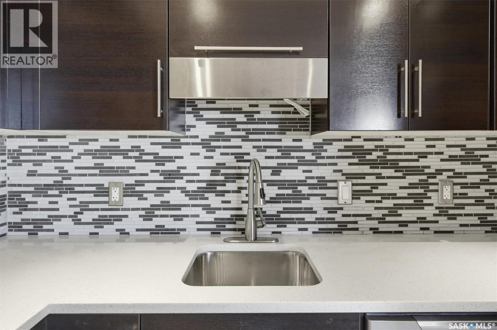 408 230 Slimmon Road, Saskatoon, SK - Indoor Photo Showing Kitchen