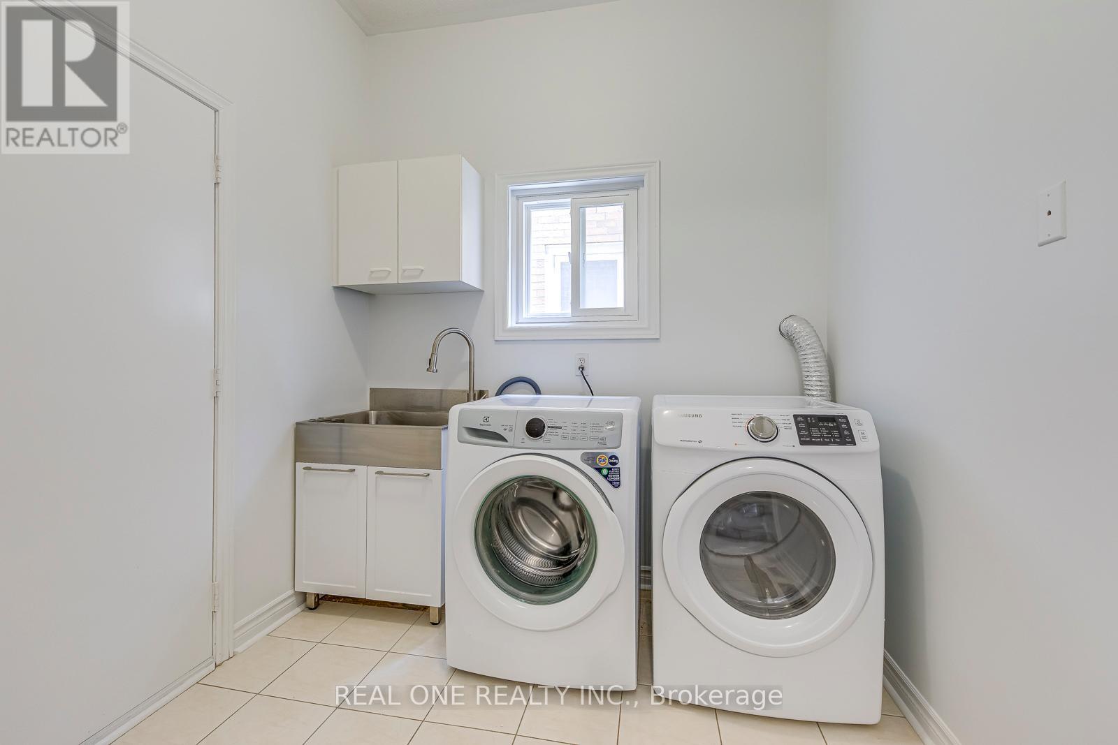 5192 Castlefield Drive, Mississauga, ON - Indoor Photo Showing Laundry Room