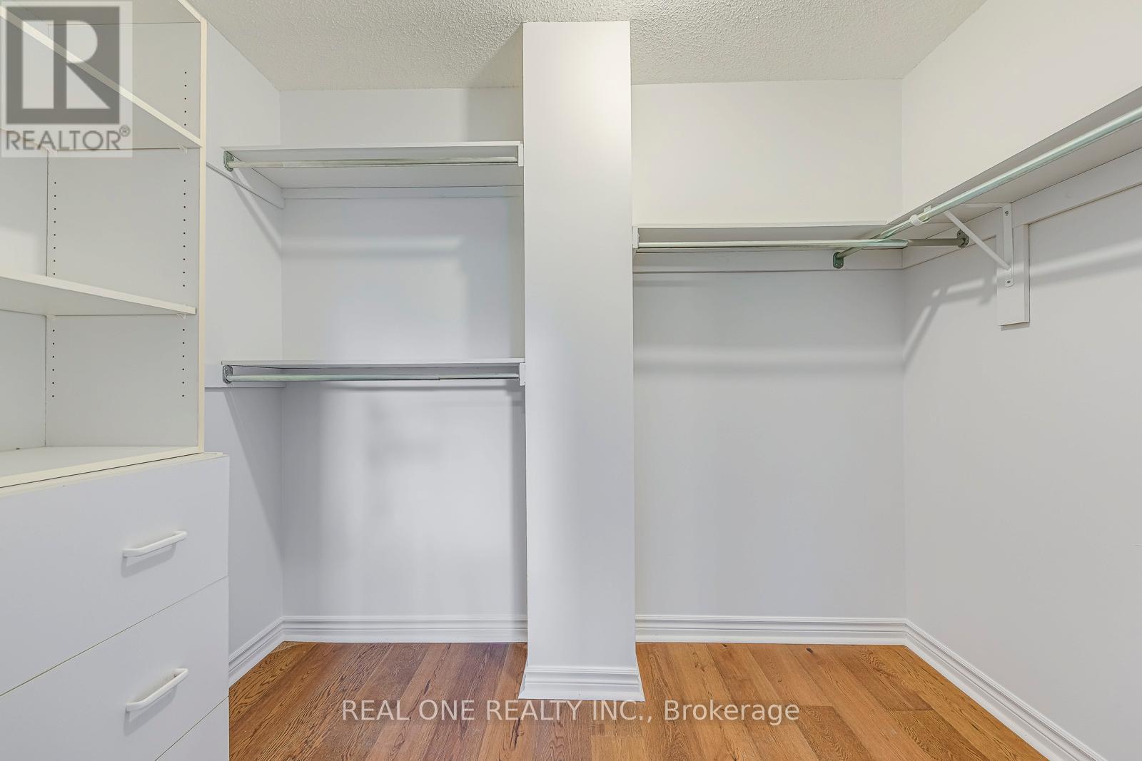 5192 Castlefield Drive, Mississauga, ON - Indoor With Storage