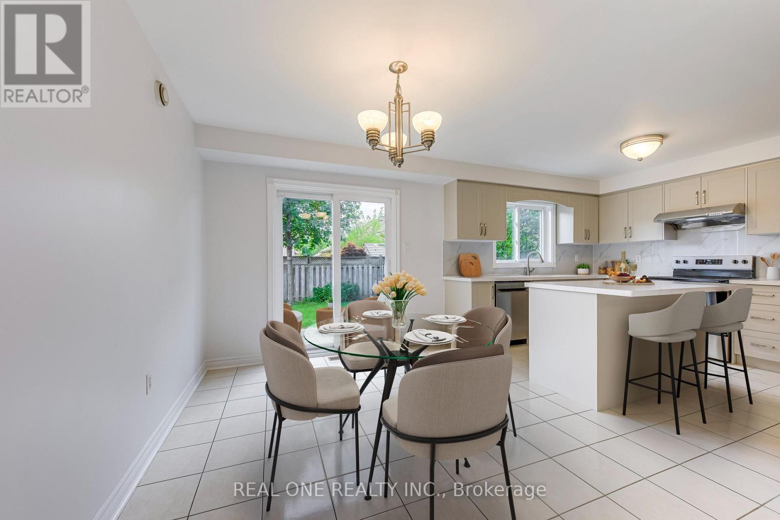 5192 Castlefield Drive, Mississauga, ON - Indoor Photo Showing Dining Room
