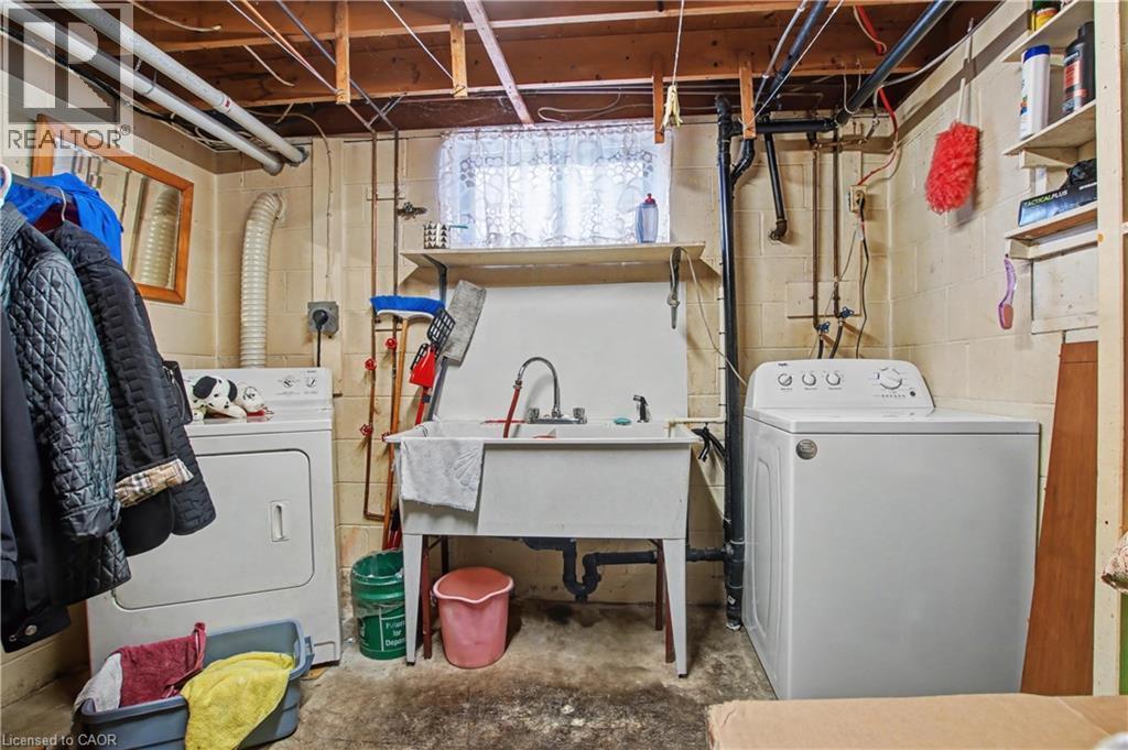 18 Ridley Drive, Hamilton, ON - Indoor Photo Showing Laundry Room