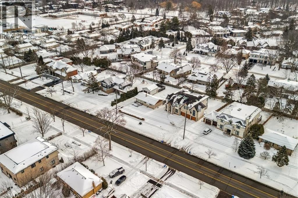 1332 Rebecca Street, Oakville, ON - Outdoor