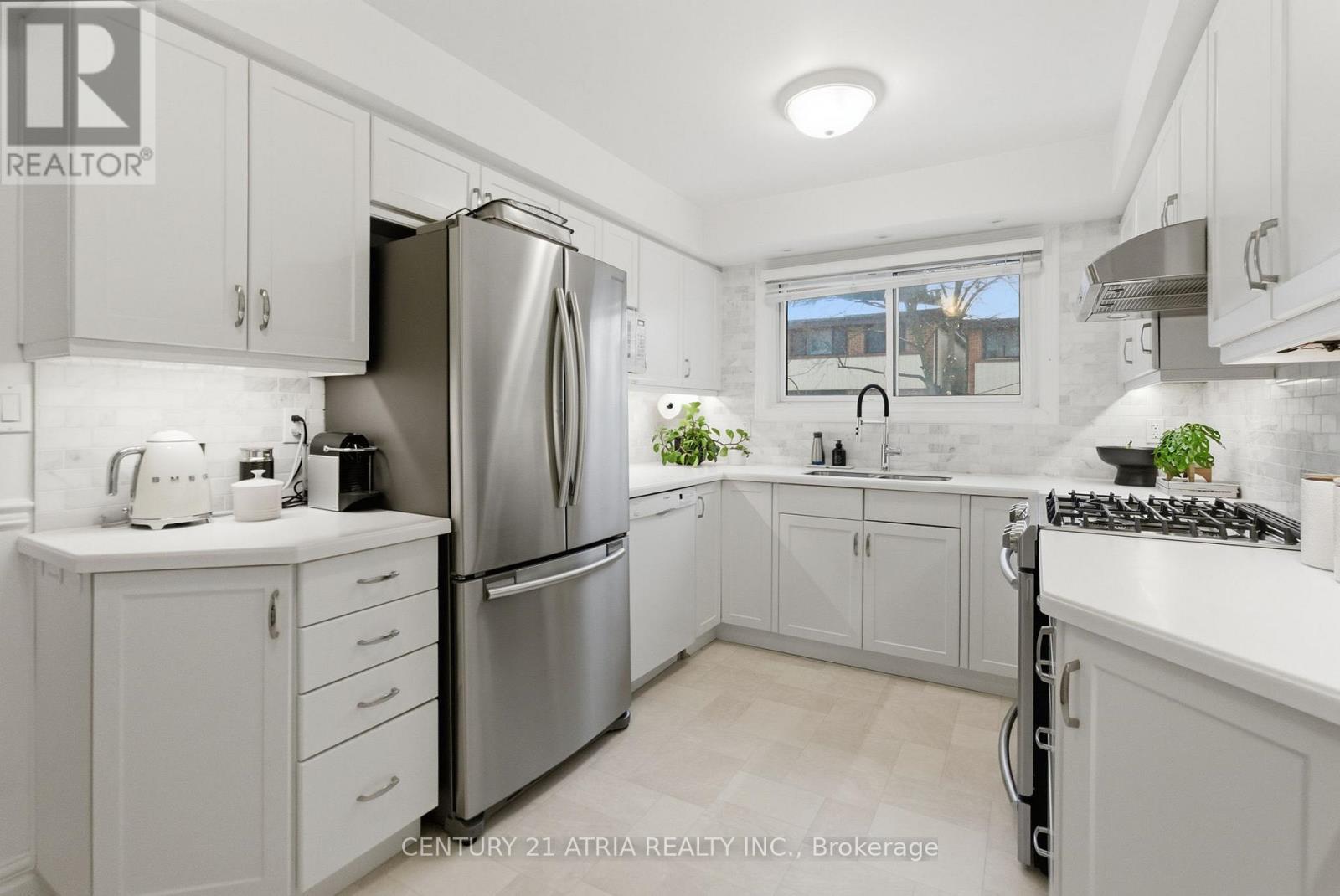 43 Maple Branch Path, Toronto, ON - Indoor Photo Showing Kitchen With Upgraded Kitchen