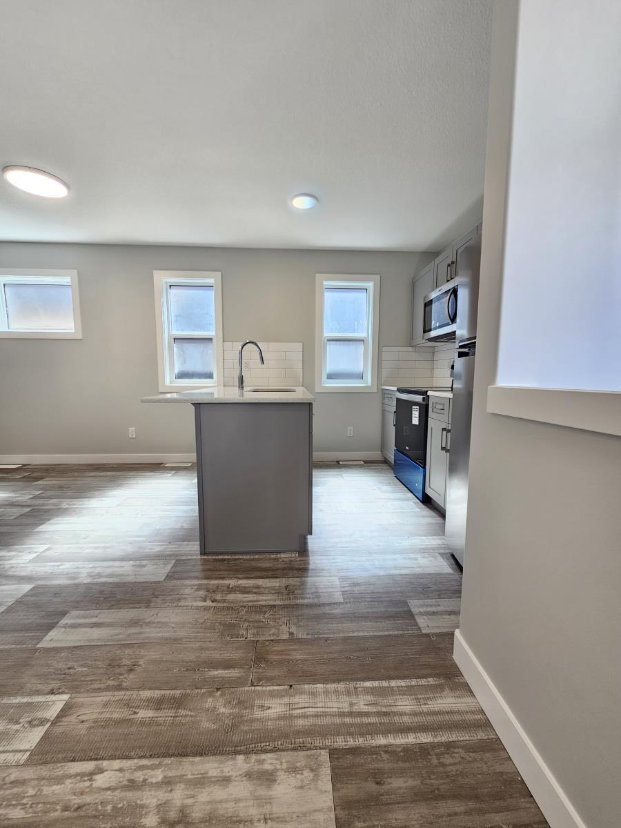 8069-8073 Cedric Mah Rd, Edmonton, AB - Indoor