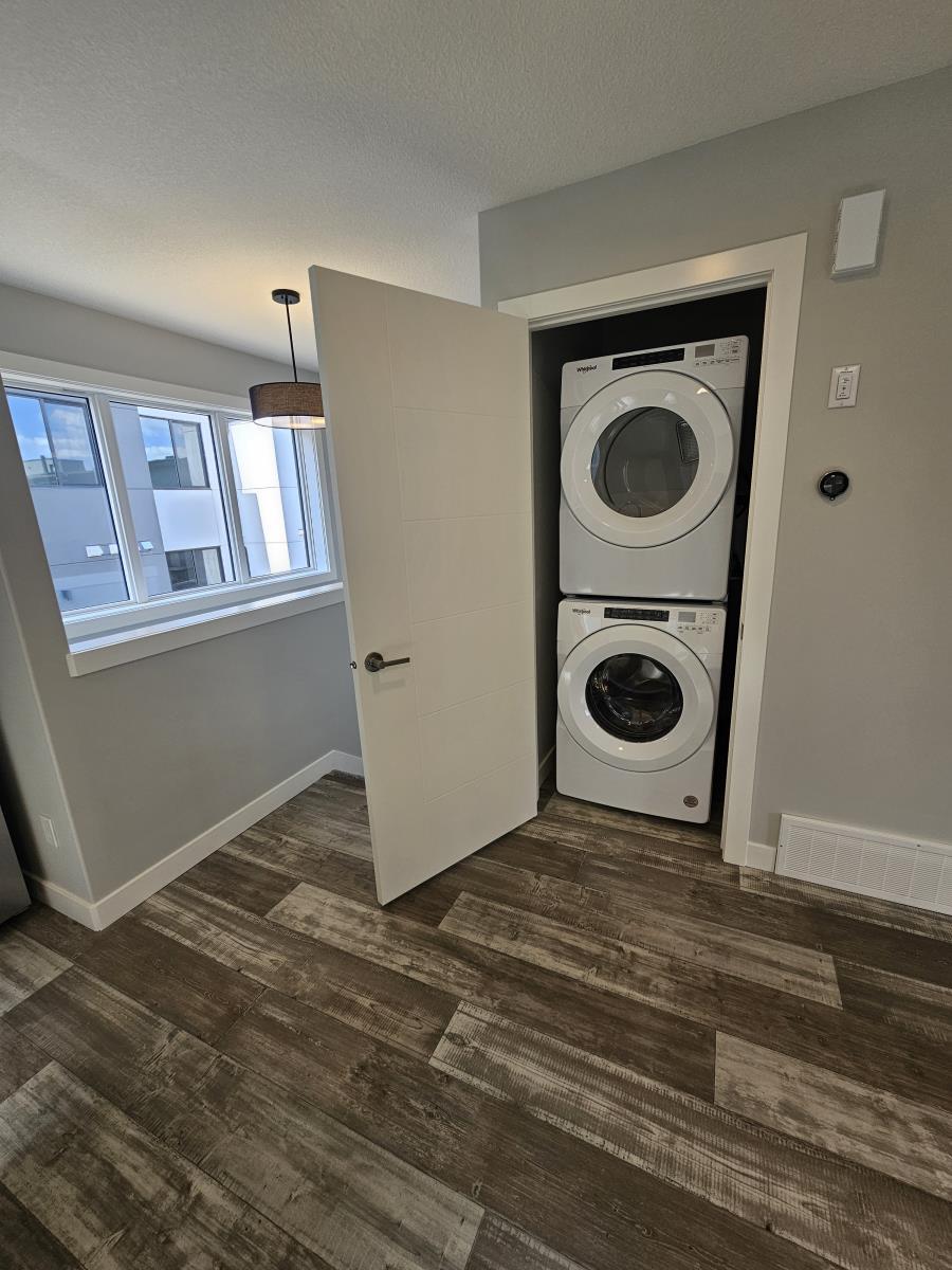 8069-8073 Cedric Mah Rd, Edmonton, AB - Indoor