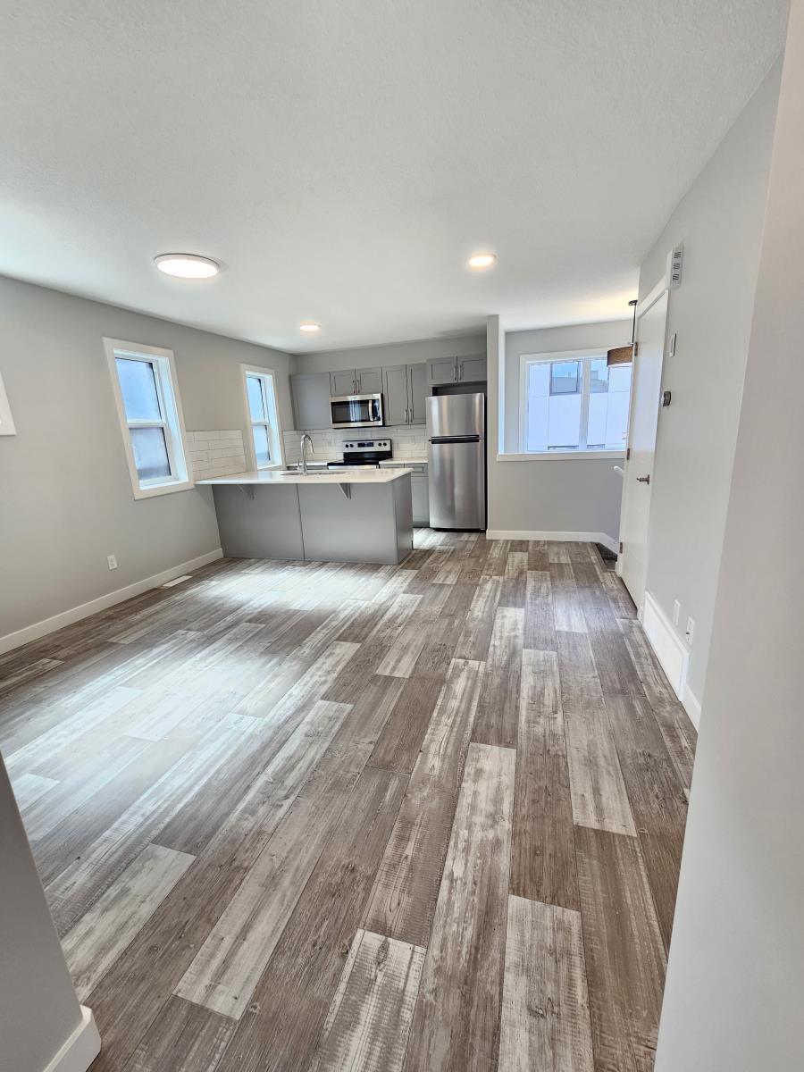 8069-8073 Cedric Mah Rd, Edmonton, AB - Indoor Photo Showing Other Room