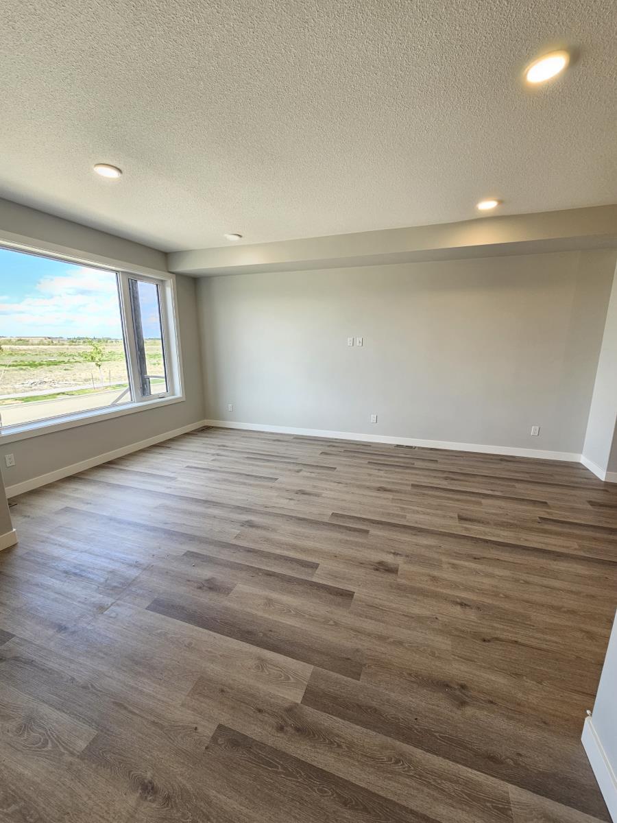 8069-8073 Cedric Mah Rd, Edmonton, AB - Indoor Photo Showing Other Room