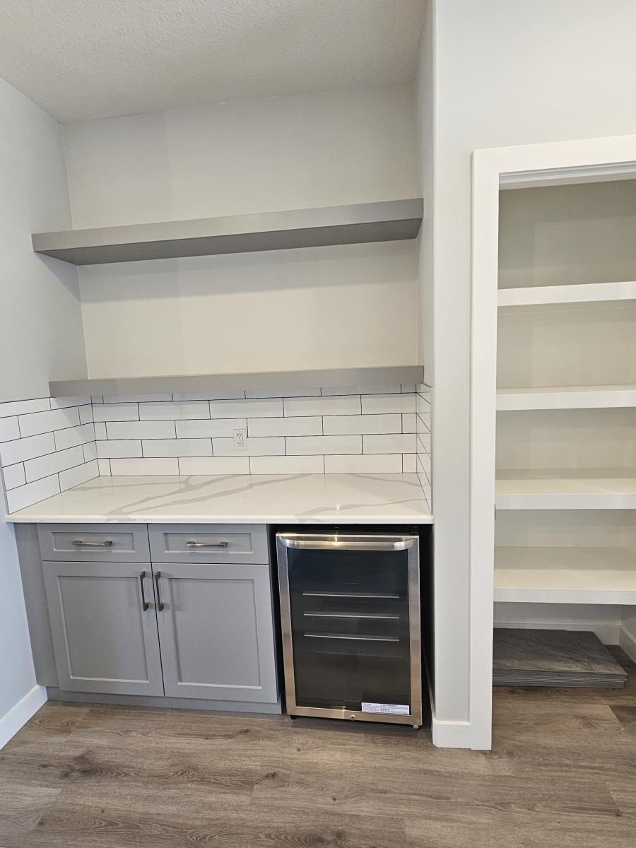 8069-8073 Cedric Mah Rd, Edmonton, AB - Indoor