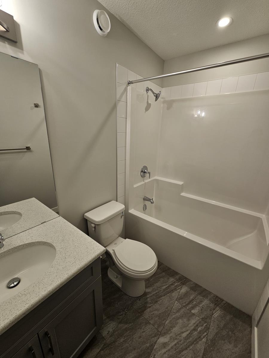 8069-8073 Cedric Mah Rd, Edmonton, AB - Indoor Photo Showing Bathroom
