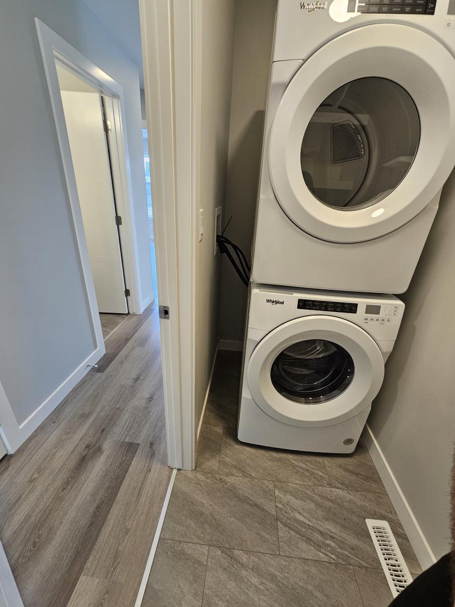 8069-8073 Cedric Mah Rd, Edmonton, AB - Indoor Photo Showing Laundry Room
