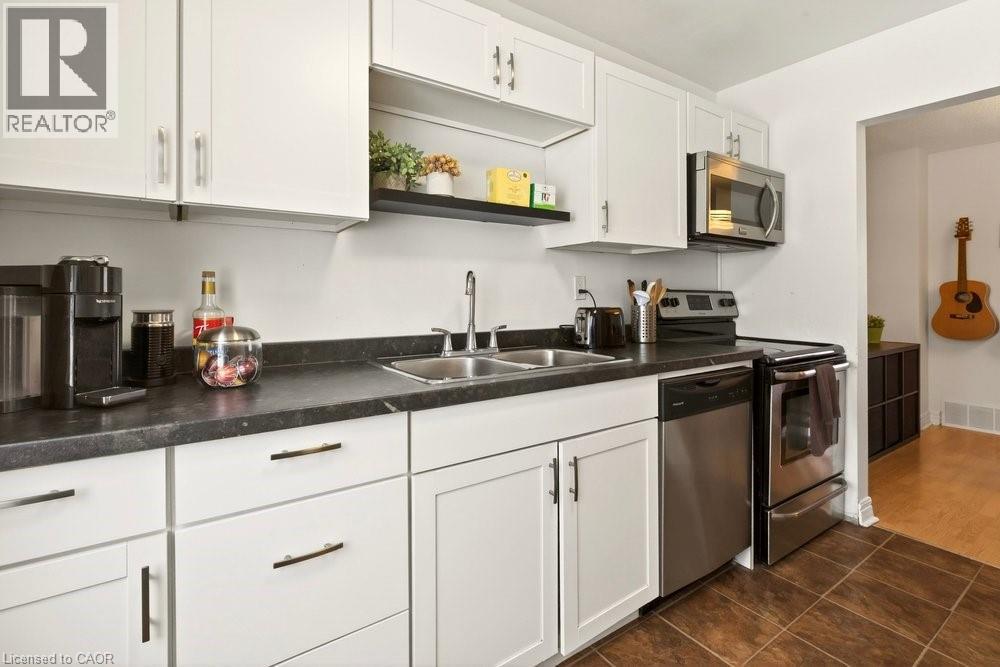 82 San Remo Drive, Hamilton, ON - Indoor Photo Showing Kitchen With Double Sink