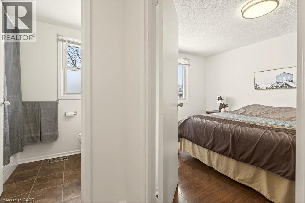 82 San Remo Drive, Hamilton, ON - Indoor Photo Showing Bedroom