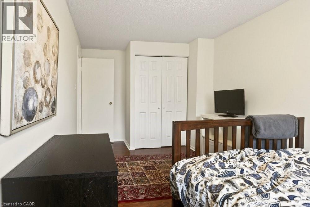 82 San Remo Drive, Hamilton, ON - Indoor Photo Showing Bedroom