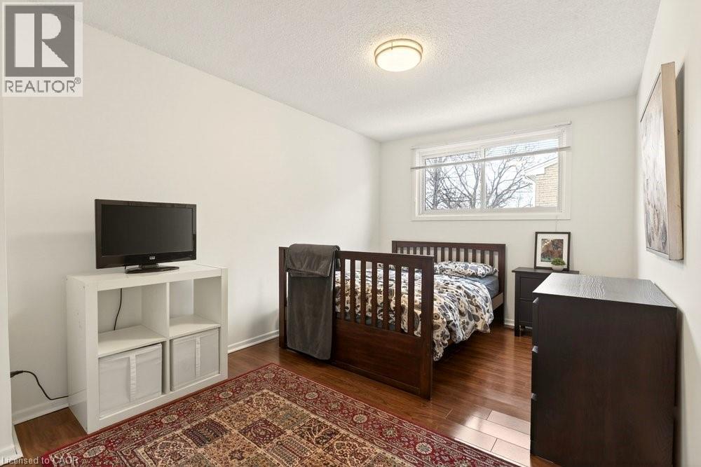 82 San Remo Drive, Hamilton, ON - Indoor Photo Showing Bedroom