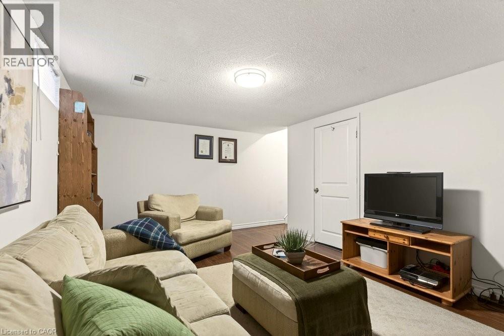 82 San Remo Drive, Hamilton, ON - Indoor Photo Showing Living Room