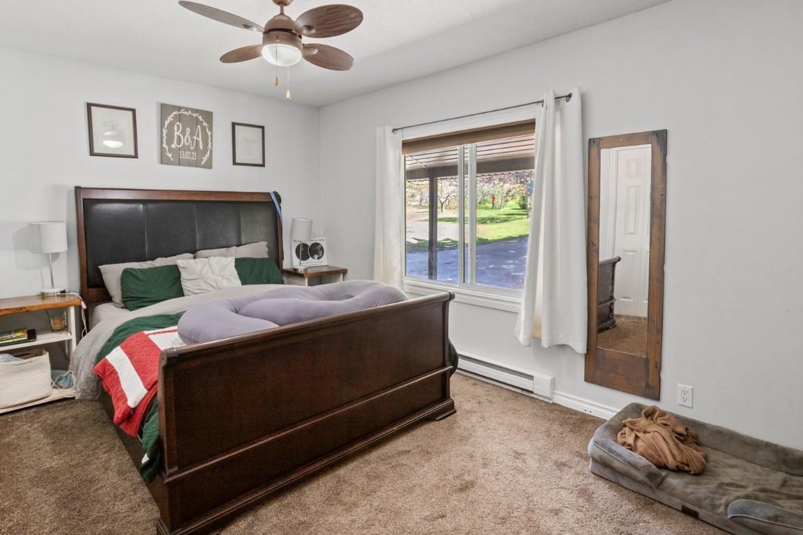 4421 3A Highway, Wynndel, BC - Indoor Photo Showing Bedroom